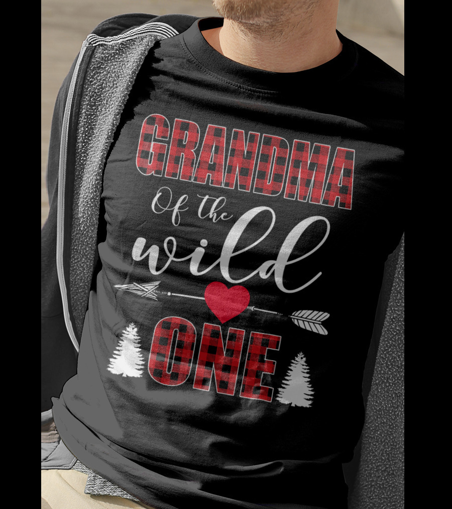 Grandma Of The Wild One 1st Birthday Buffalo Plaid Heart Arrow Trees T-Shirt