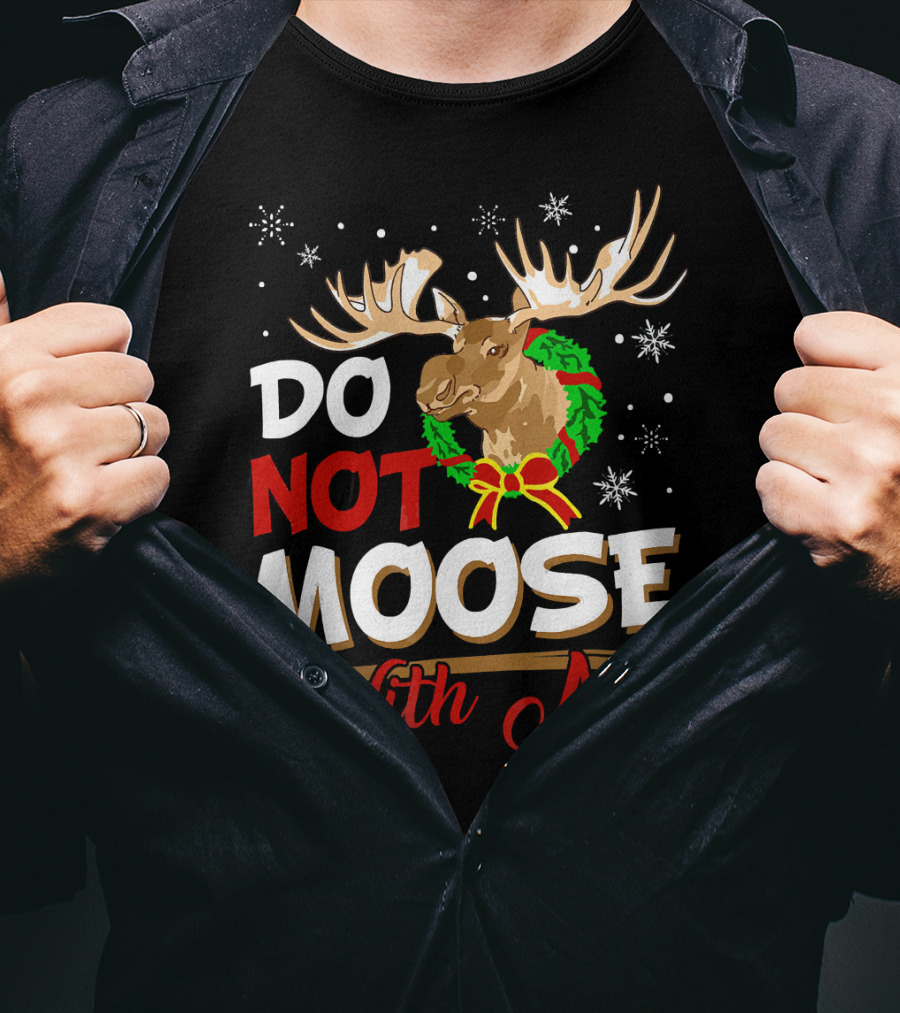 Do Not Moose With Me Funny Christmas Moose Wreath Snowflakes T-Shirt