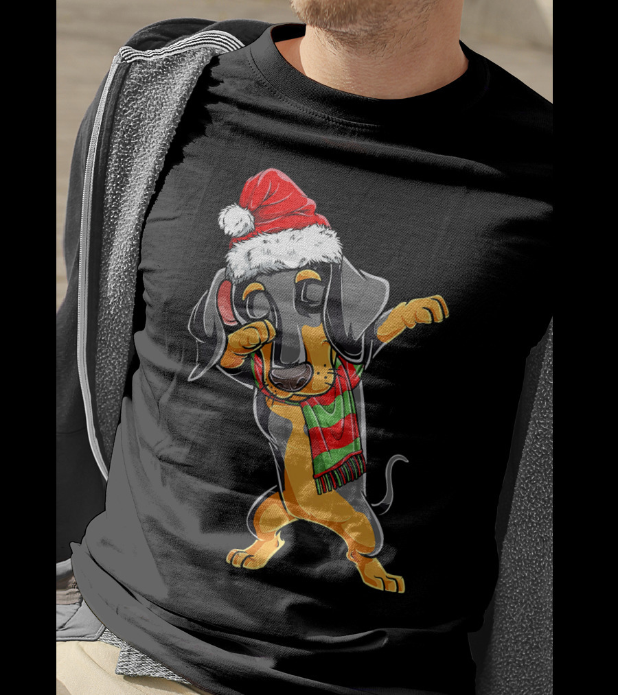 Dabbing Dachshund Santa With Christmas Hat And Scarf T-Shirt