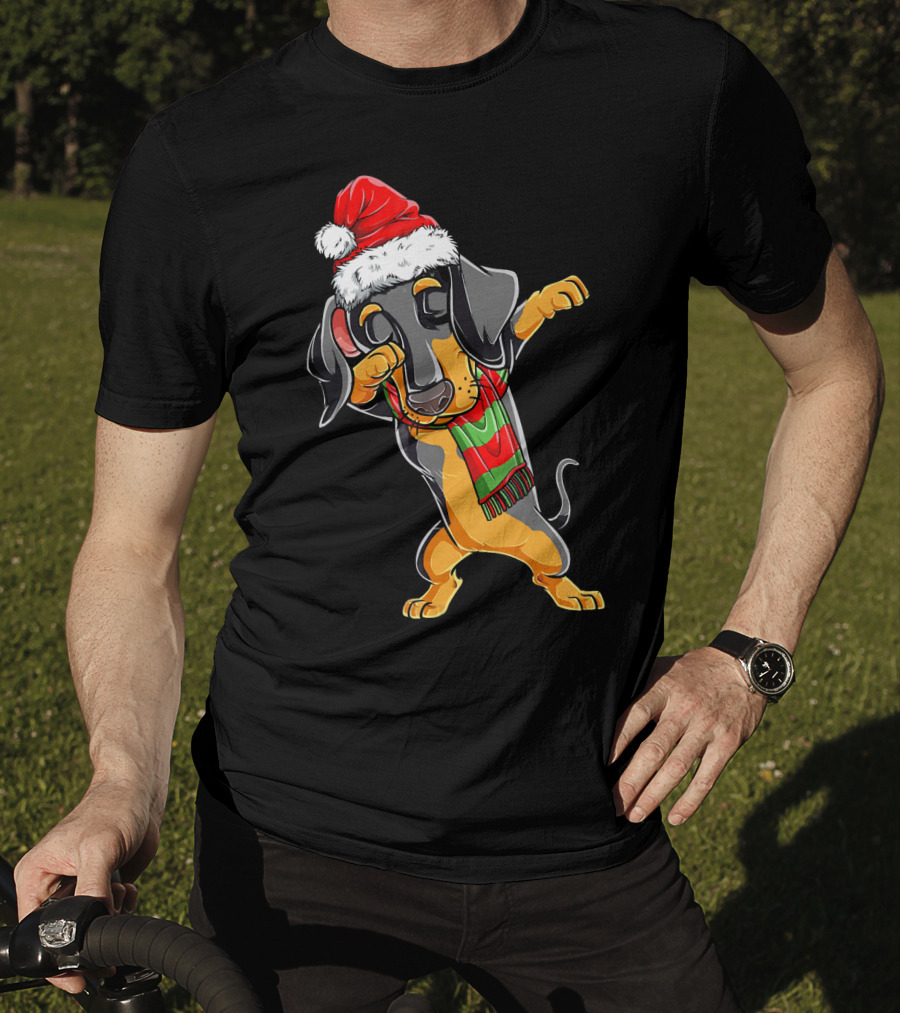 Dabbing Dachshund Santa With Christmas Hat And Scarf T-Shirt