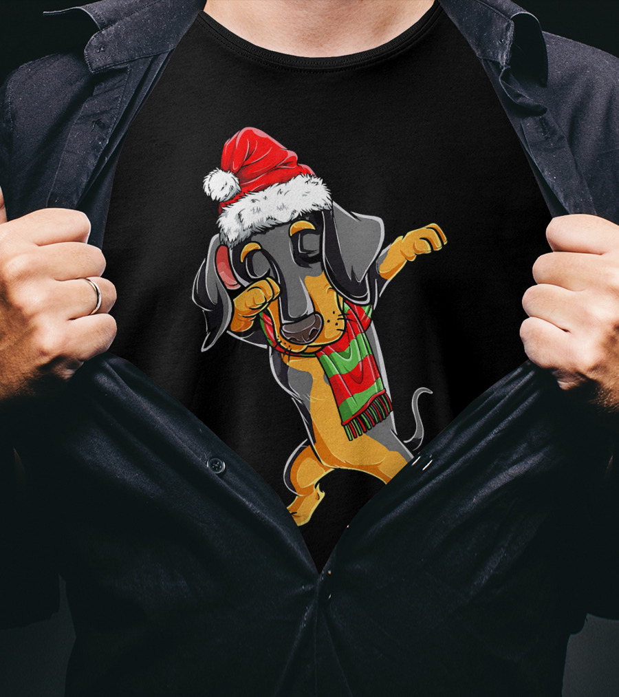 Dabbing Dachshund Santa With Christmas Hat And Scarf T-Shirt