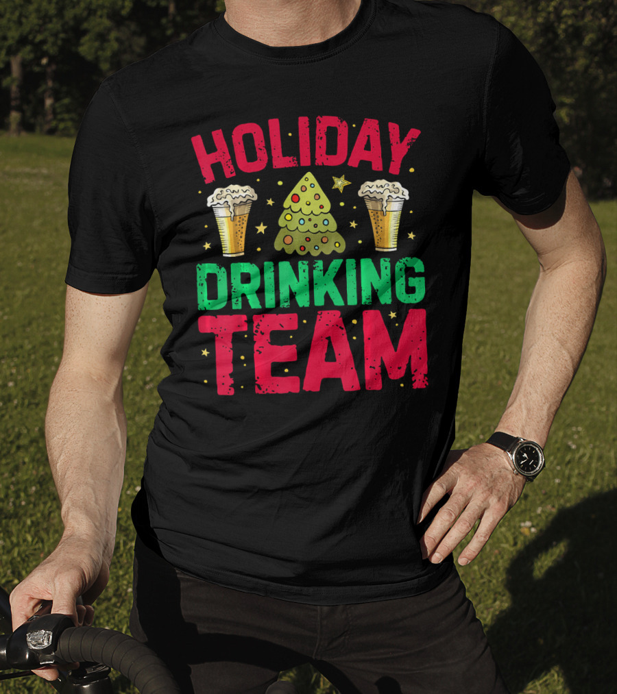 HOLIDAY DRINKING TEAM Christmas Tree Beer Glasses T-Shirt