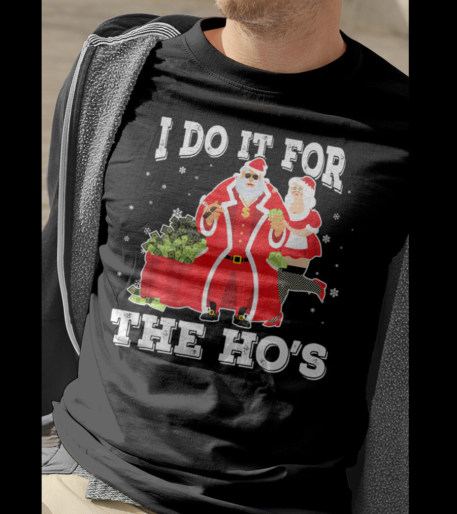 I Do It For The Ho's Santa With Money Bag And Mrs. Claus T-Shirt