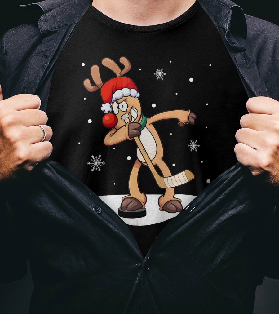Funny Dabbing Reindeer Playing Ice Hockey Xmas Snowflakes T-Shirt