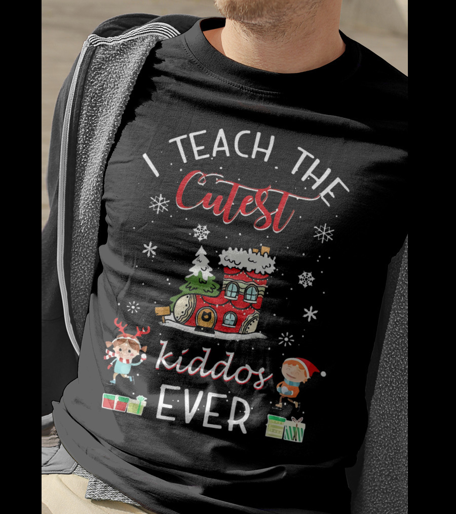 I Teach The Cutest Kiddos Ever Christmas Snowflakes House Elves T-Shirt