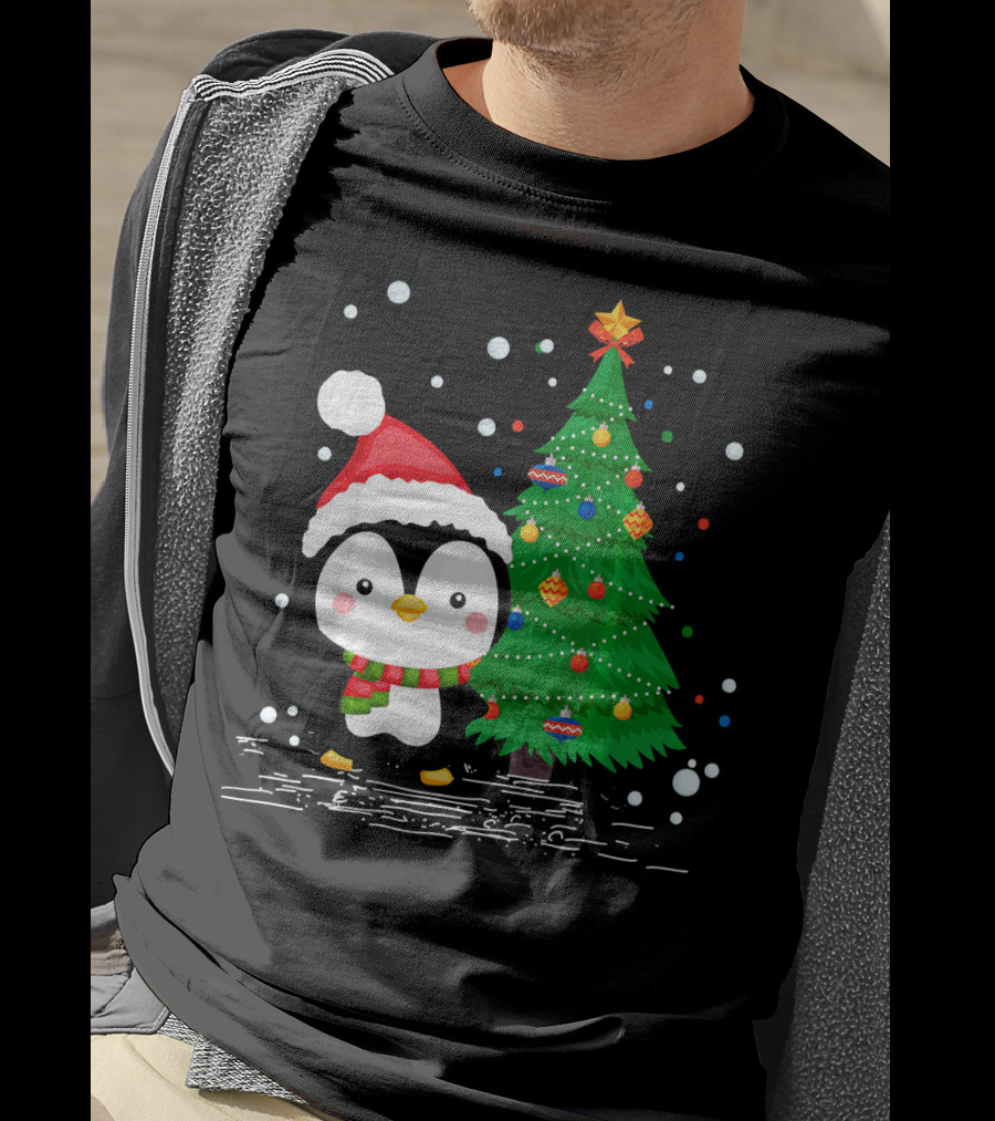 Funny Penguin Lover Santa Hat Christmas Tree Pengu T-Shirt