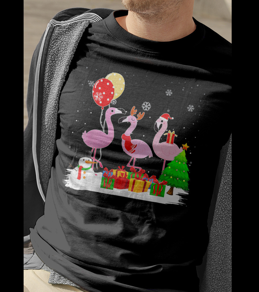 Three Flamingos Xmas Santa With Christmas Tree Presents Snowman Balloons T-Shirt