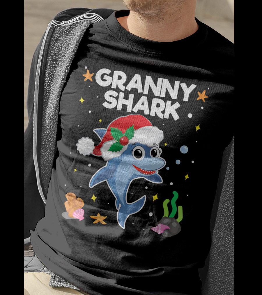 Granny Shark Santa Hat Christmas T-Shirt