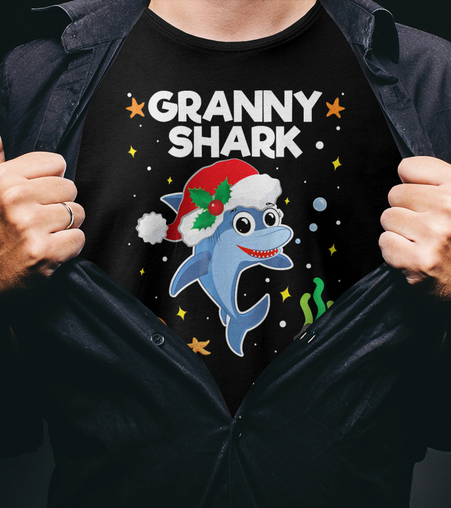 Granny Shark Santa Hat Christmas T-Shirt