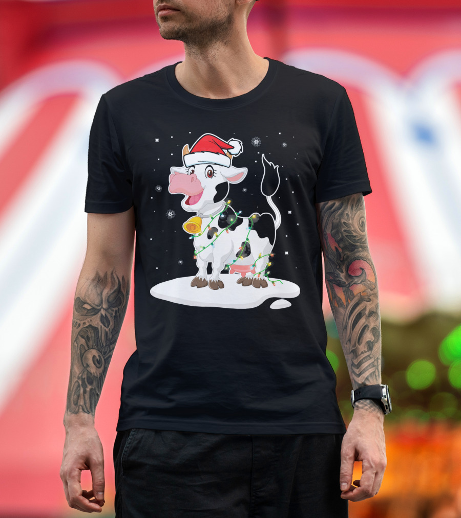 Lovely Cow Santa Xmas Lights on Snowy Tree Scene T-Shirt