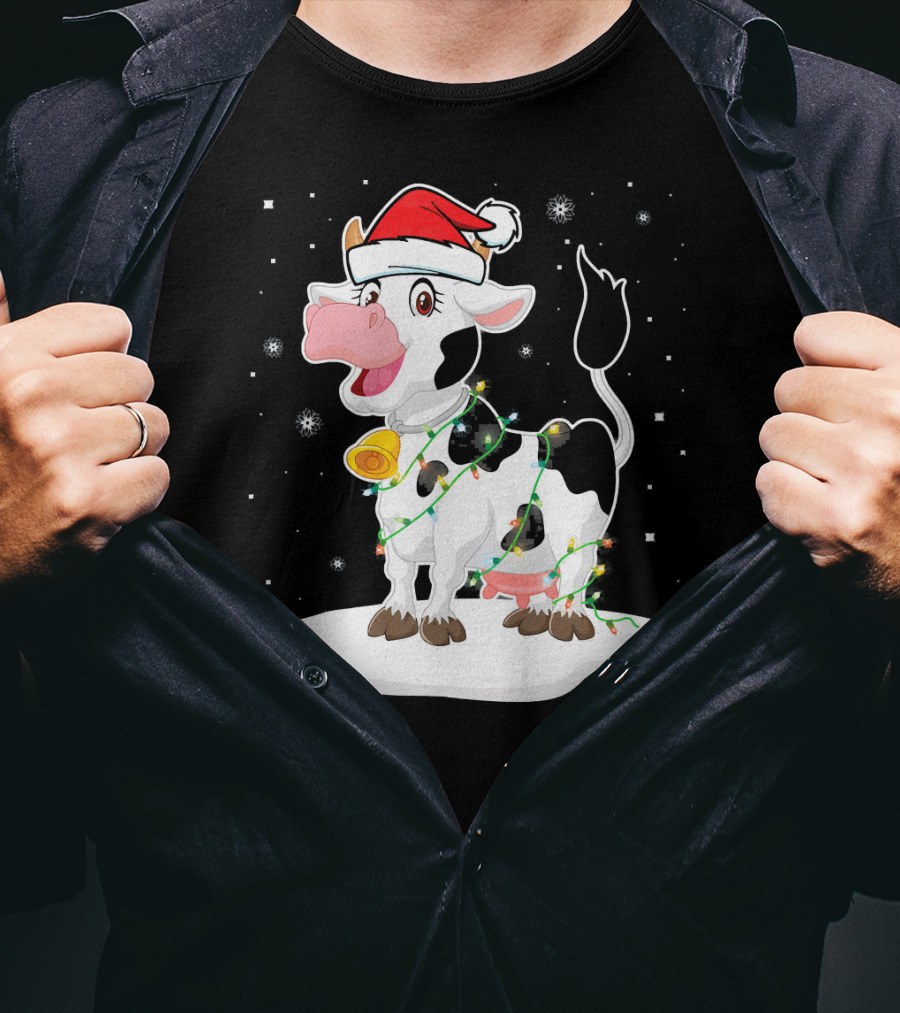 Lovely Cow Santa Xmas Lights On Snowy Tree Scene T-Shirt