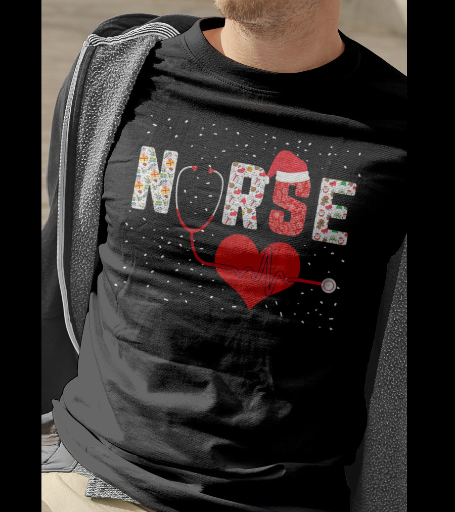 Nurse Christmas Heart Stethoscope Snowflakes Santa Hat T-Shirt