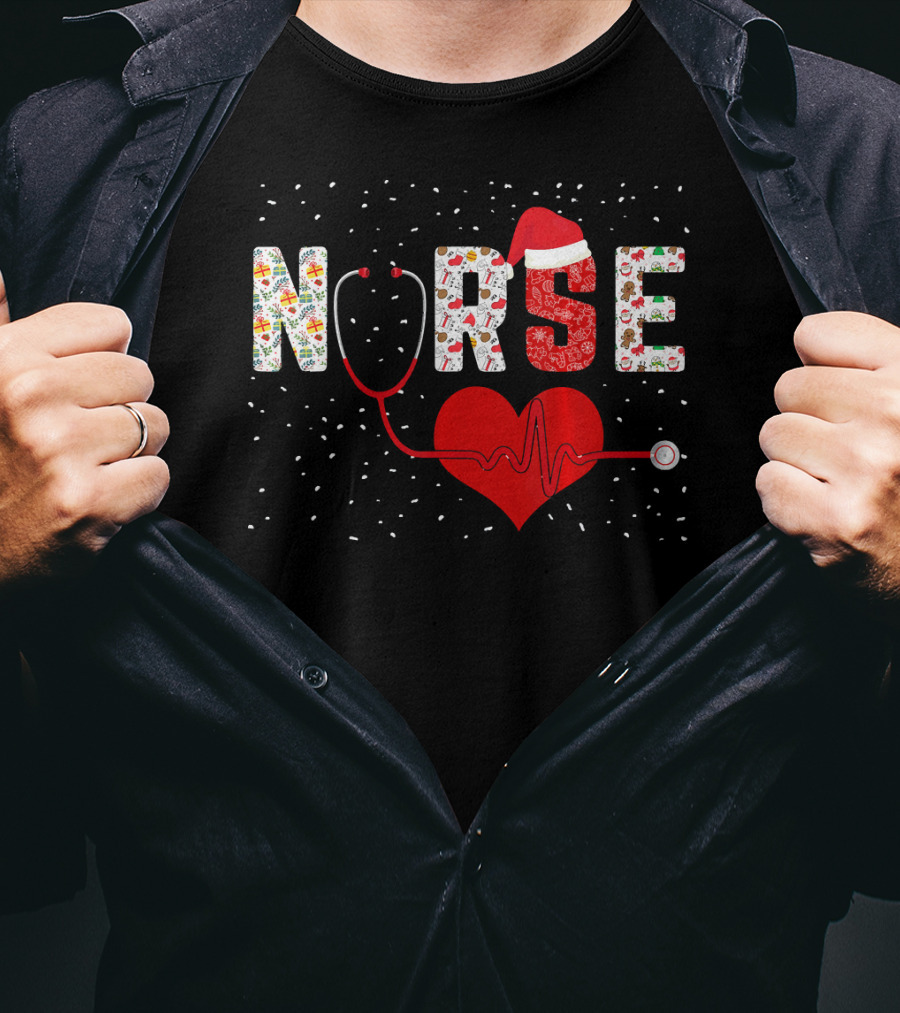 Nurse Christmas Heart Stethoscope Snowflakes Santa Hat T-Shirt