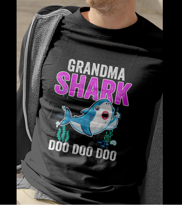 Grandma Shark Doo Doo Doo Christmas T-Shirt