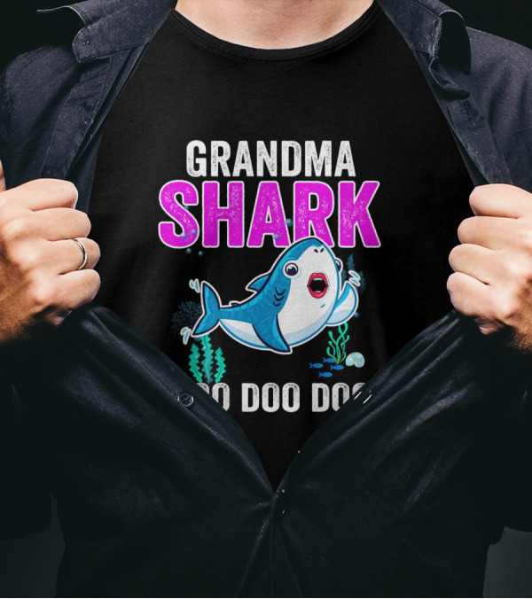 Grandma Shark Doo Doo Doo Christmas T-Shirt