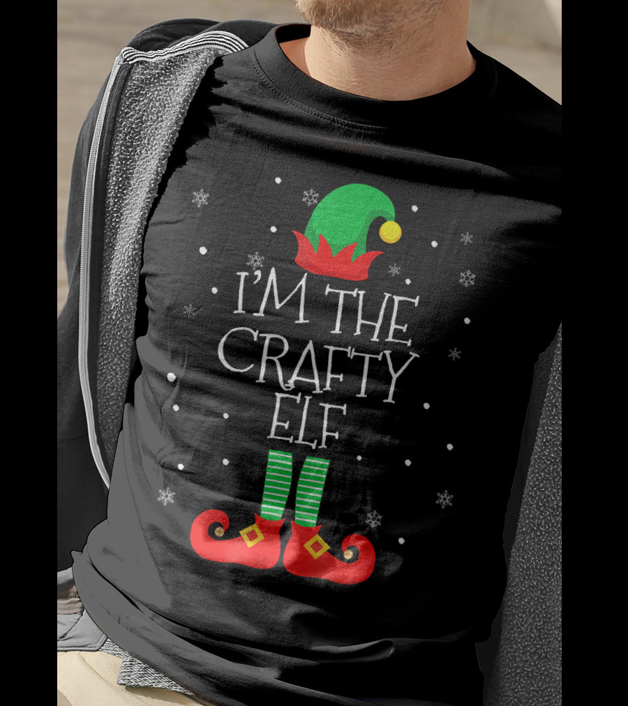I'M THE CRAFTY ELF Snowflakes Festive Green Hat With Red Shoes T-Shirt