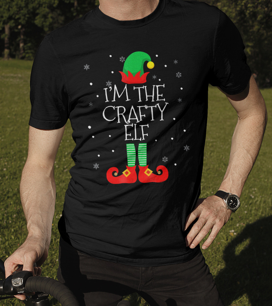 I'M THE CRAFTY ELF Snowflakes Festive Green Hat With Red Shoes T-Shirt