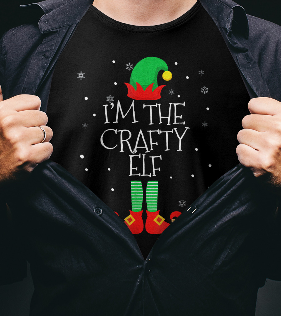 I'M THE CRAFTY ELF Snowflakes Festive Green Hat With Red Shoes T-Shirt