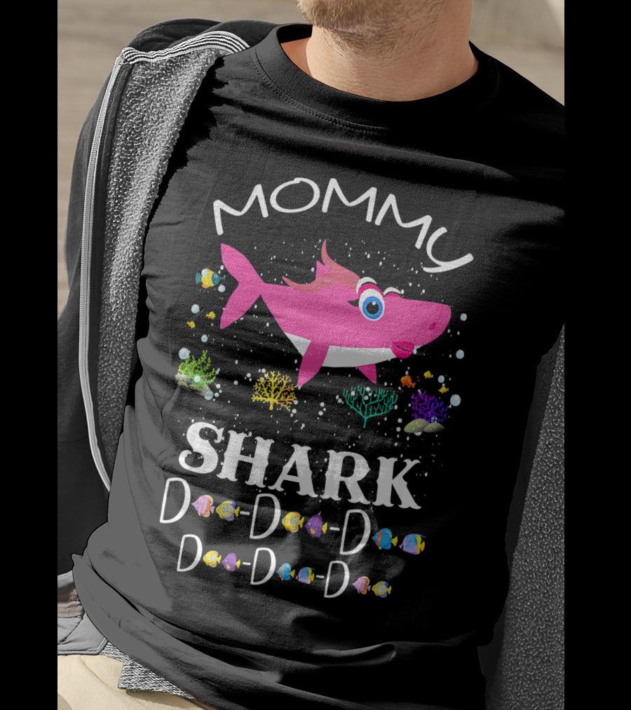 Mommy Shark Doo Doo Doo Colorful Underwater Scene T-Shirt