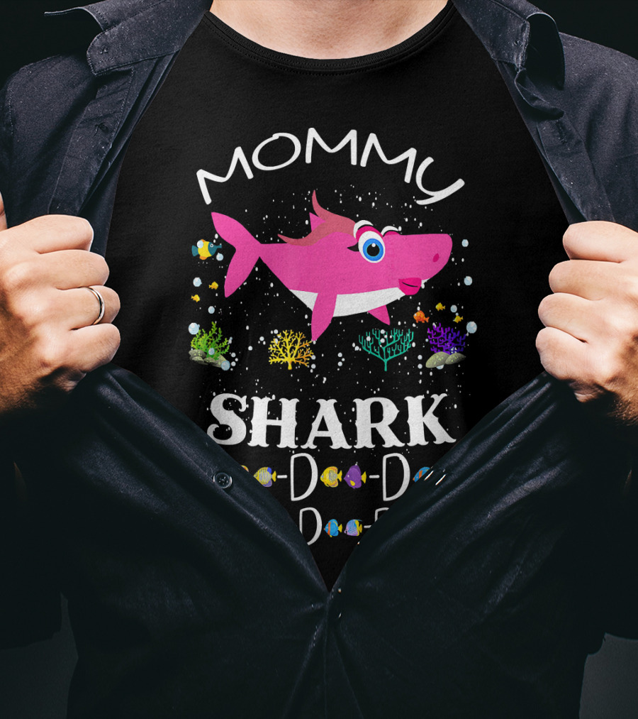 Mommy Shark Doo Doo Doo Colorful Underwater Scene T-Shirt