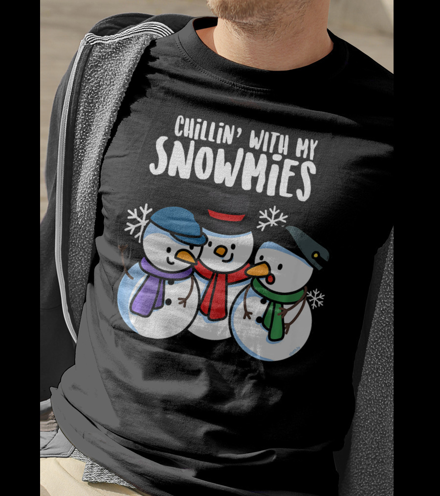 Chillin' With My Snowmies Snowmen In Winter Hats And Scarves T-Shirt