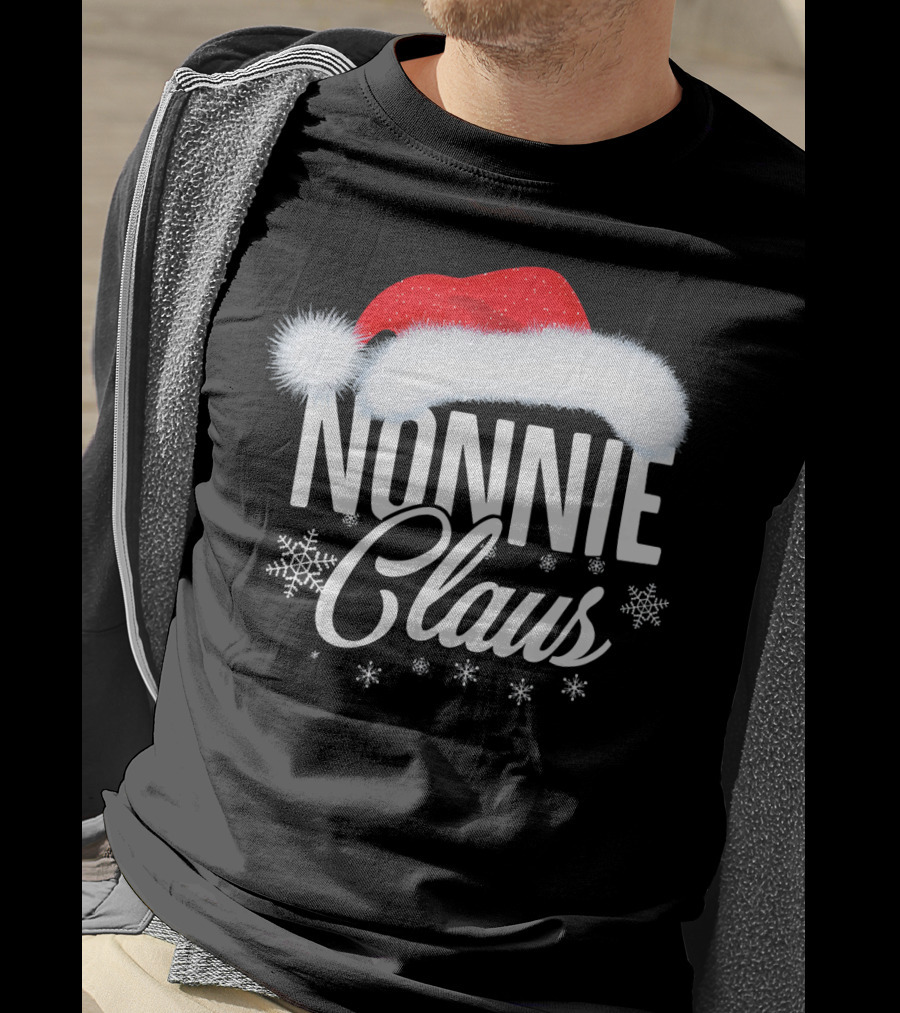 Nonnie Claus Christmas Grandma Santa Hat Snowflakes T-Shirt
