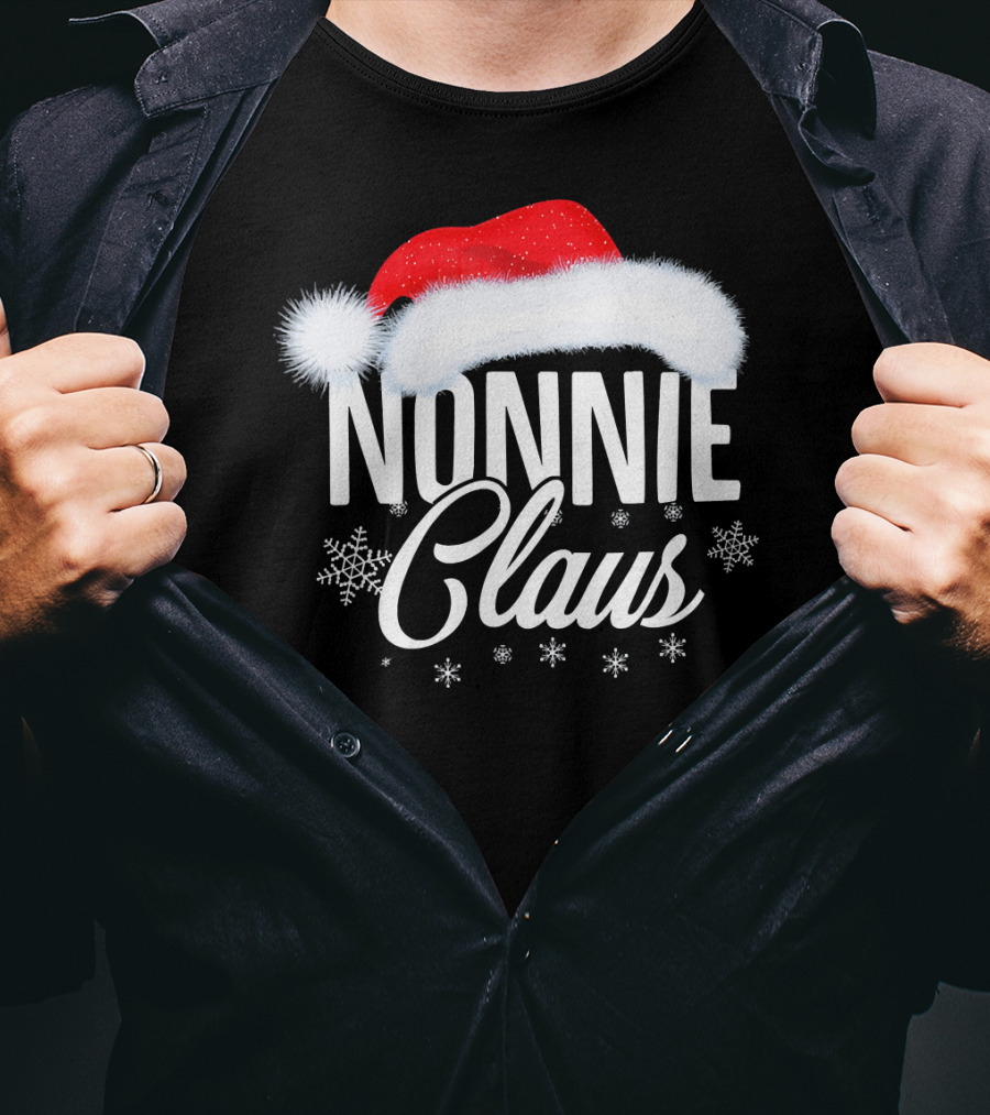 Nonnie Claus Christmas Grandma Santa Hat Snowflakes T-Shirt