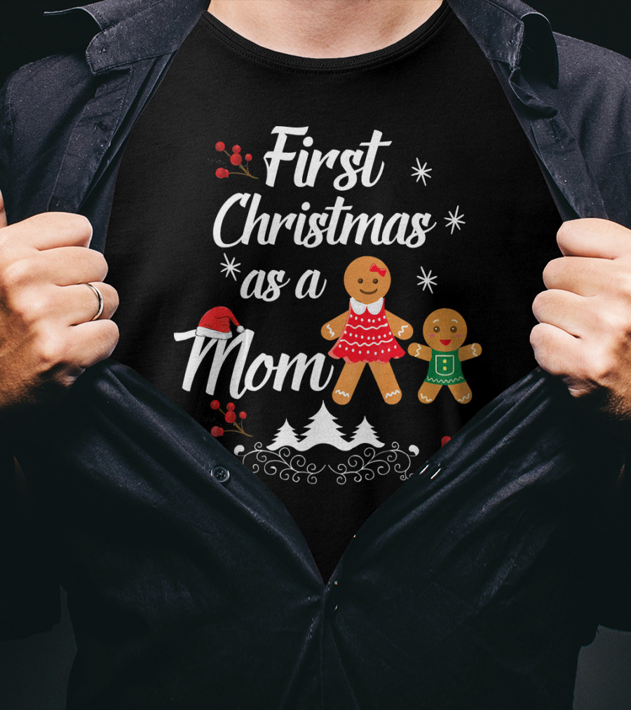 First Christmas As A Mom With Gingerbread Family And Santa Hat T-Shirt