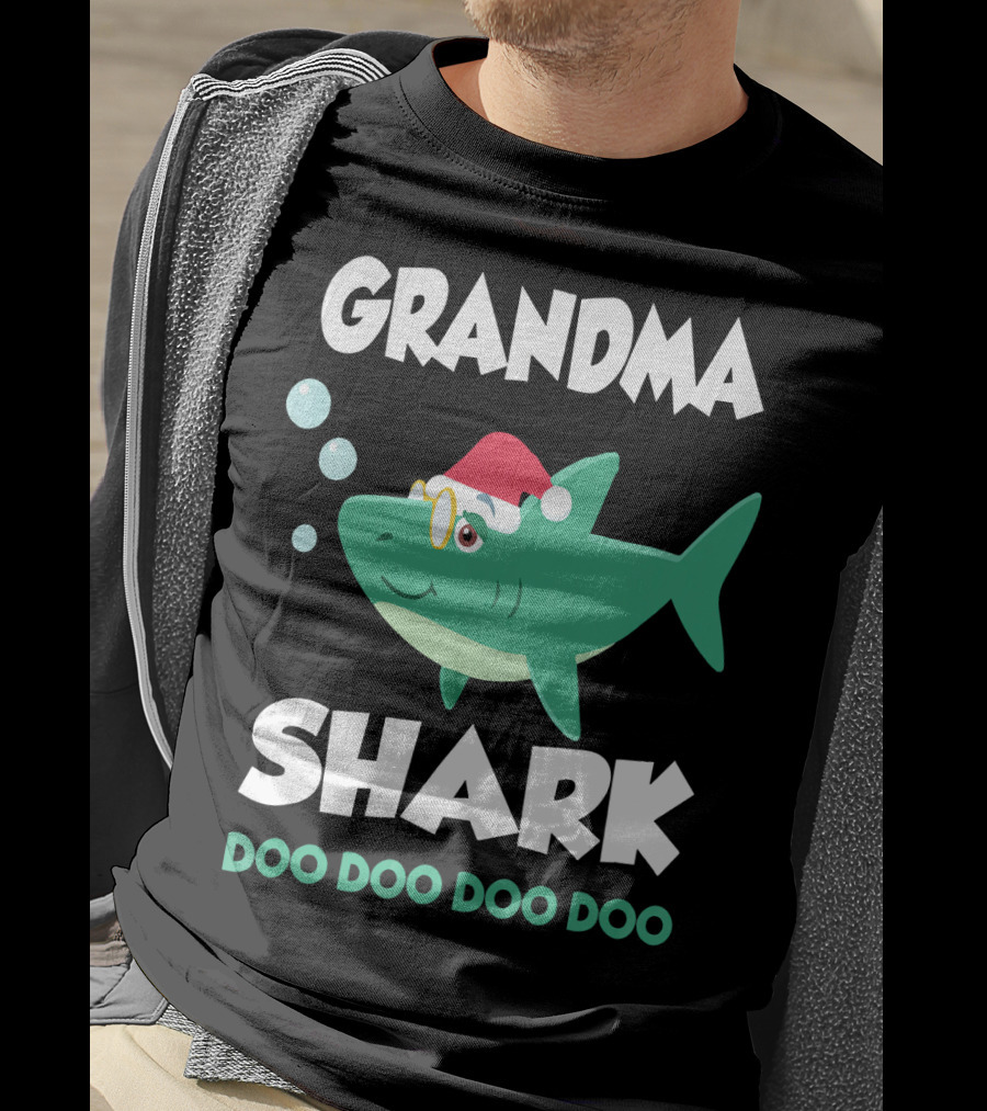 Grandma Shark Christmas Doo Doo Doo Doo Santa Hat T-Shirt