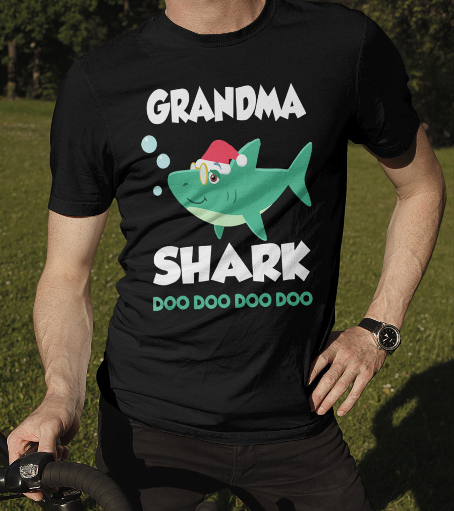Grandma Shark Christmas Doo Doo Doo Doo Santa Hat T-Shirt