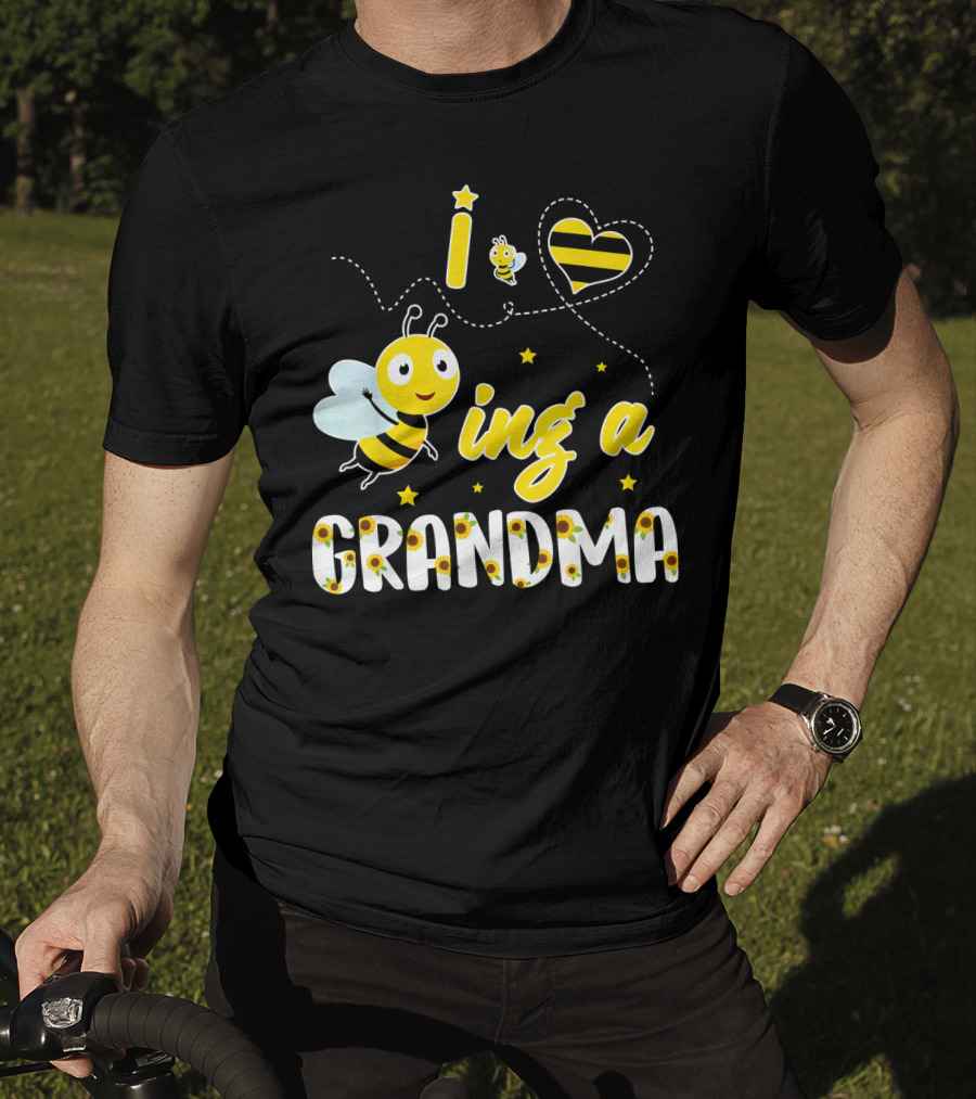 I Love Being A Great Grandma Bee-Themed Funny Family T-Shirt