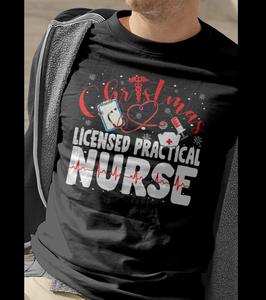 Christmas Licensed Practical Nurse Stethoscope Syringe Snowflakes T-Shirt
