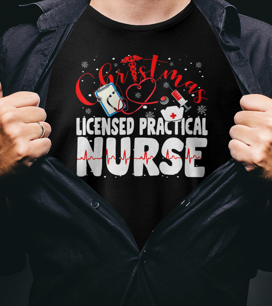 Christmas Licensed Practical Nurse Stethoscope Syringe Snowflakes T-Shirt
