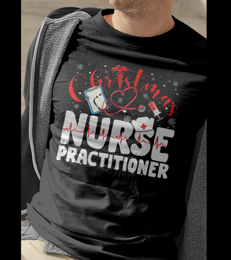 Christmas Nurse Practitioner Funny Nurse Clipboard Syringe Snowflakes T-Shirt