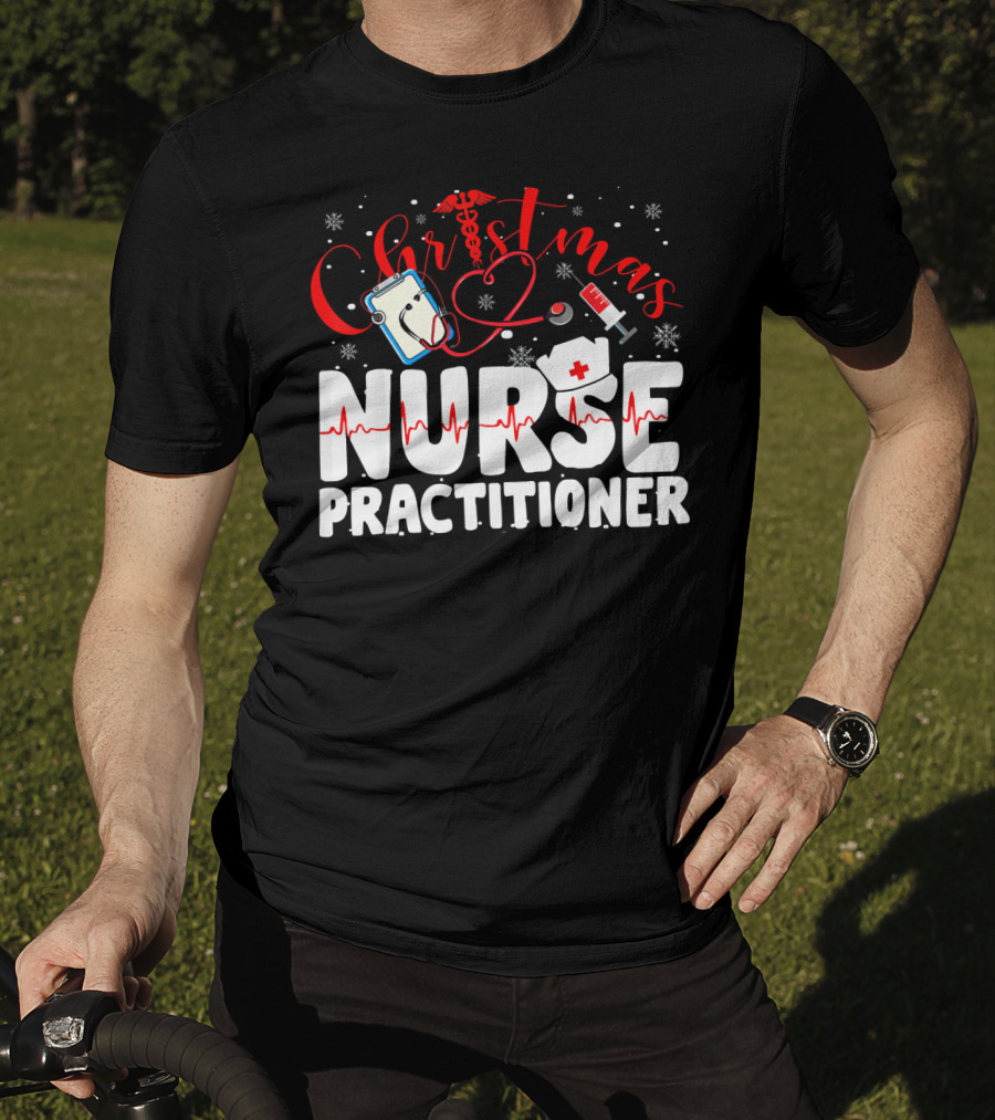 Christmas Nurse Practitioner Funny Nurse Clipboard Syringe Snowflakes T-Shirt