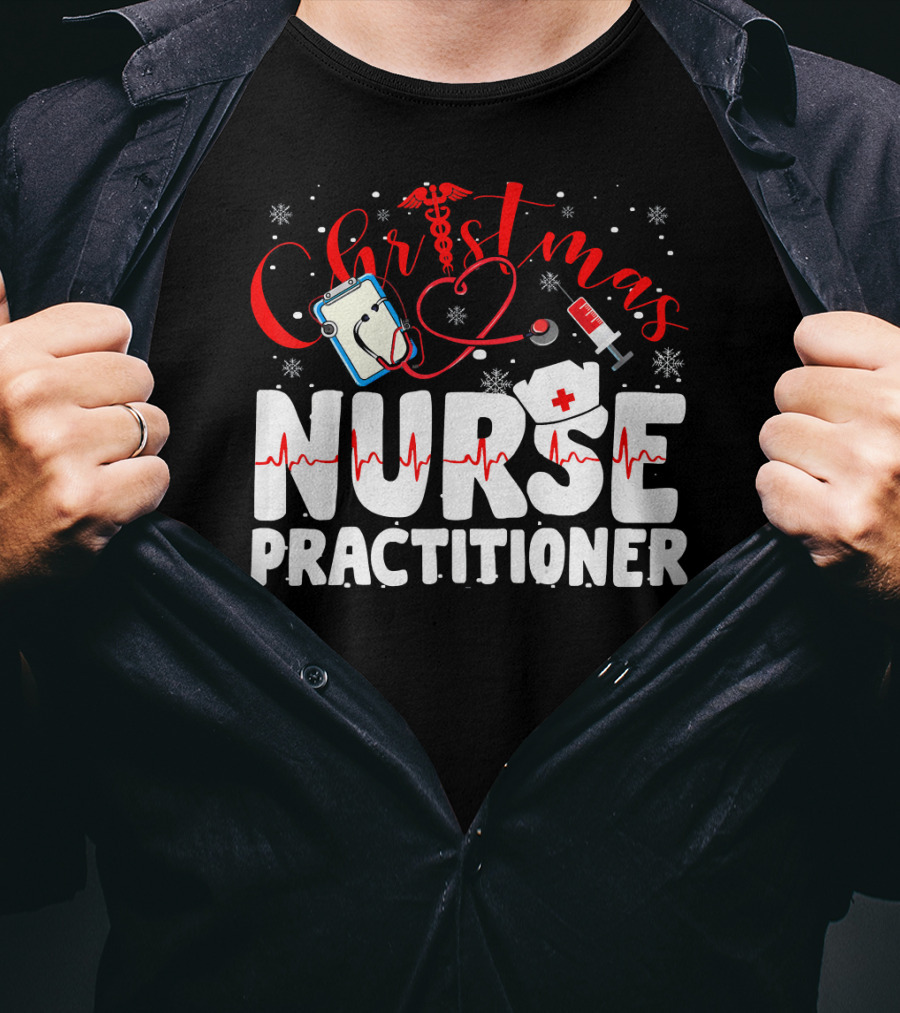 Christmas Nurse Practitioner Funny Nurse Clipboard Syringe Snowflakes T-Shirt