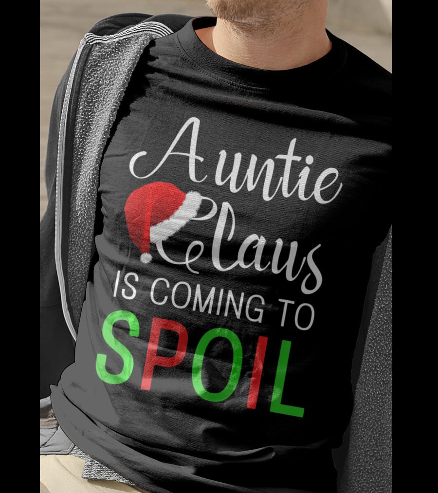 Auntie Claus Is Coming To Spoil Santa Hat Holiday Fun T-Shirt