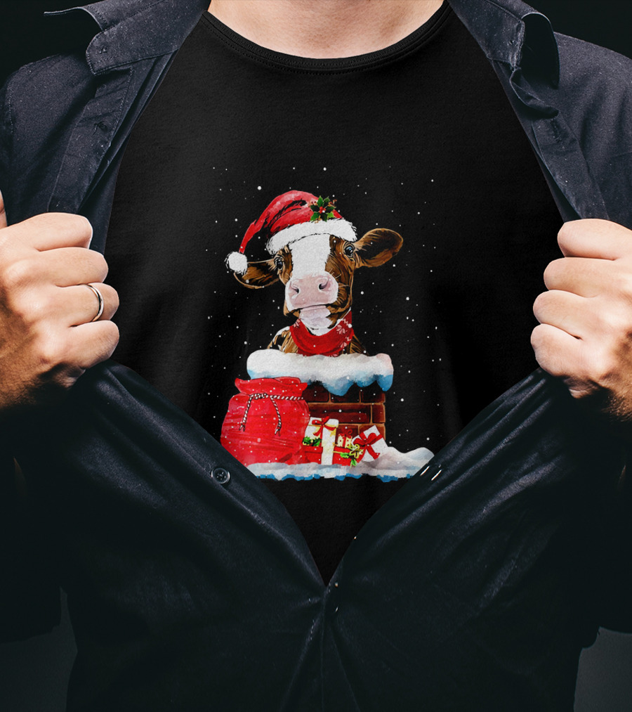 Cow With Santa Hat In Chimney And Christmas Gifts T-Shirt