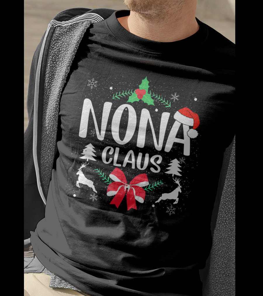 Nona Claus Christmas Grandma Reindeer Santa Hat Holly Bow T-Shirt