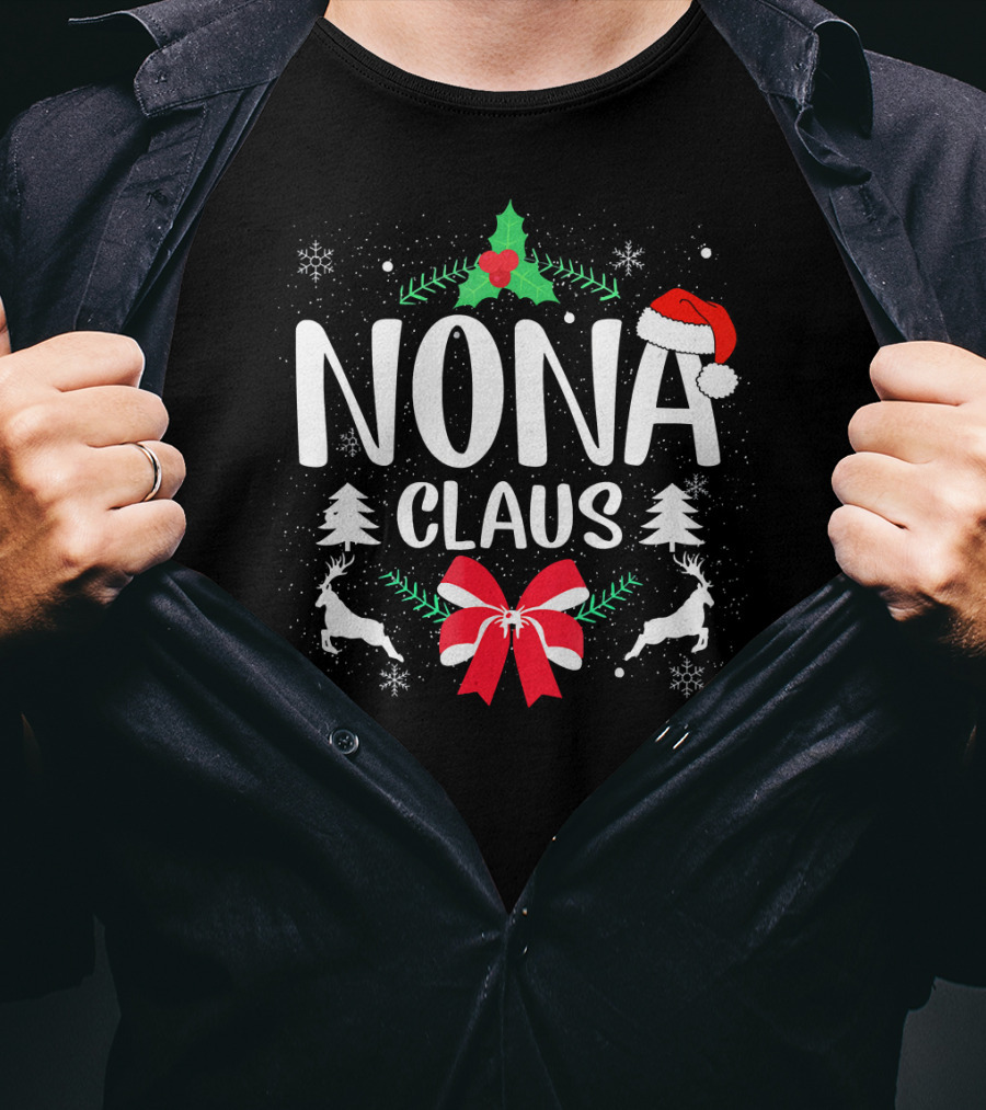 Nona Claus Christmas Grandma Reindeer Santa Hat Holly Bow T-Shirt