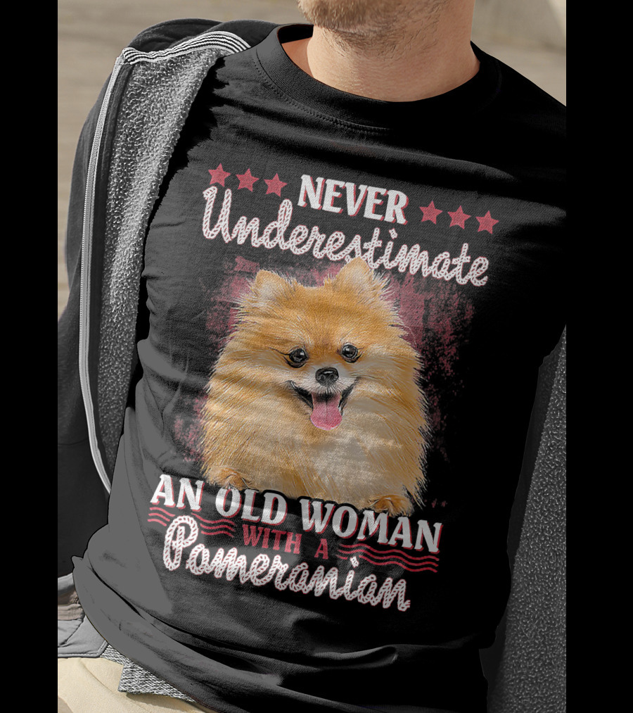 Never Underestimate An Old Woman With A Pomeranian T-Shirt