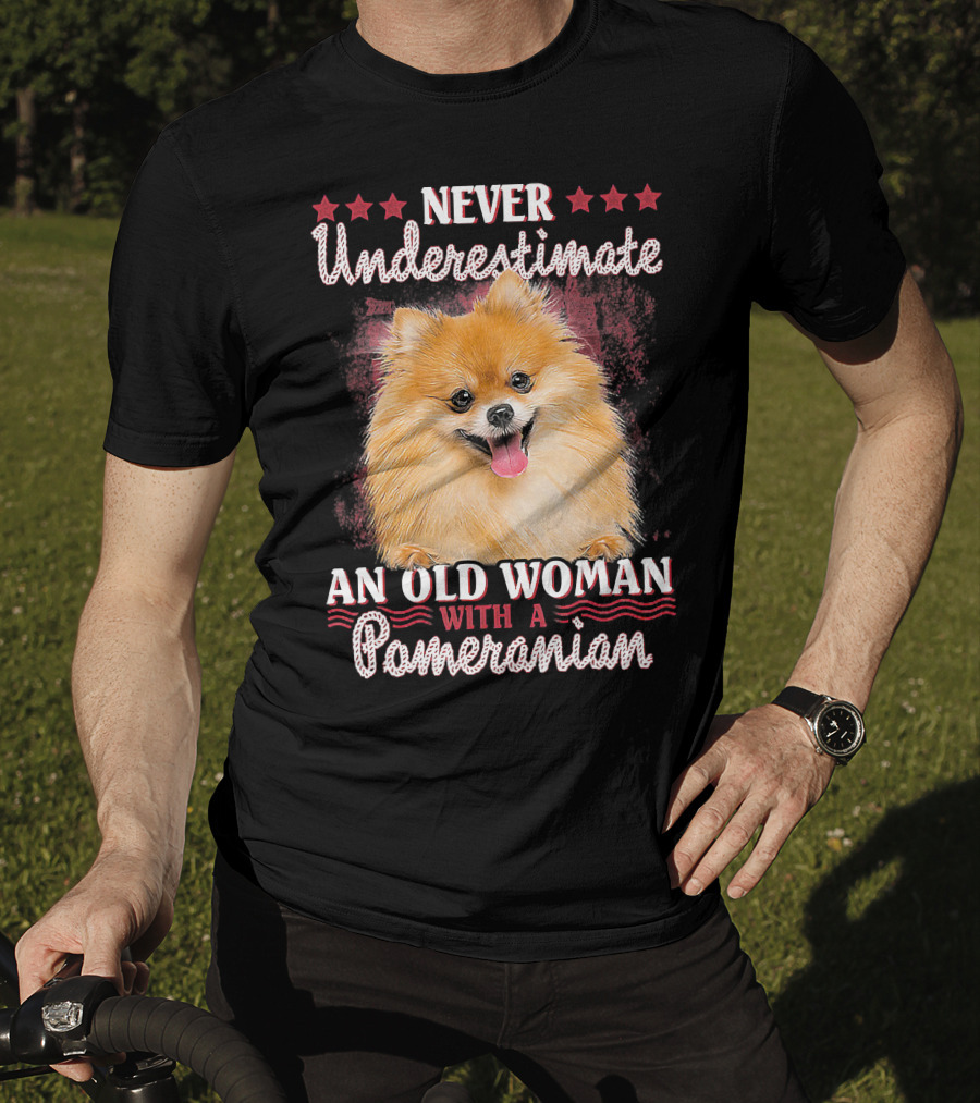 Never Underestimate An Old Woman With A Pomeranian T-Shirt