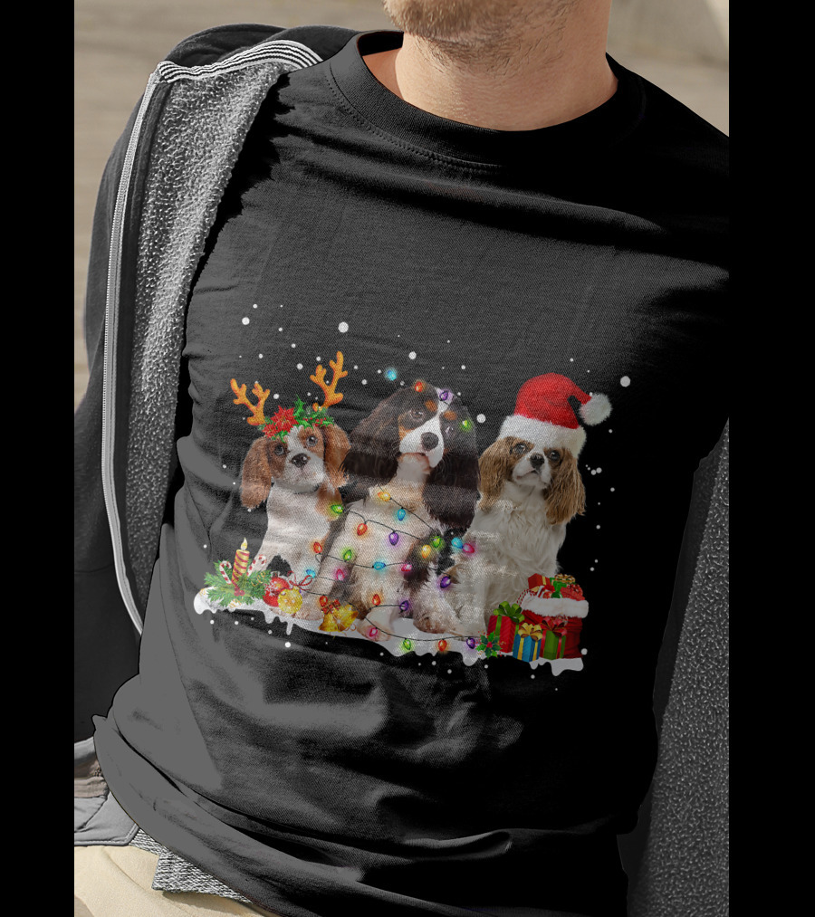 Cavalier King Charles Spaniel Festive Christmas Lights And Santa Hat Snow Scene T-Shirt