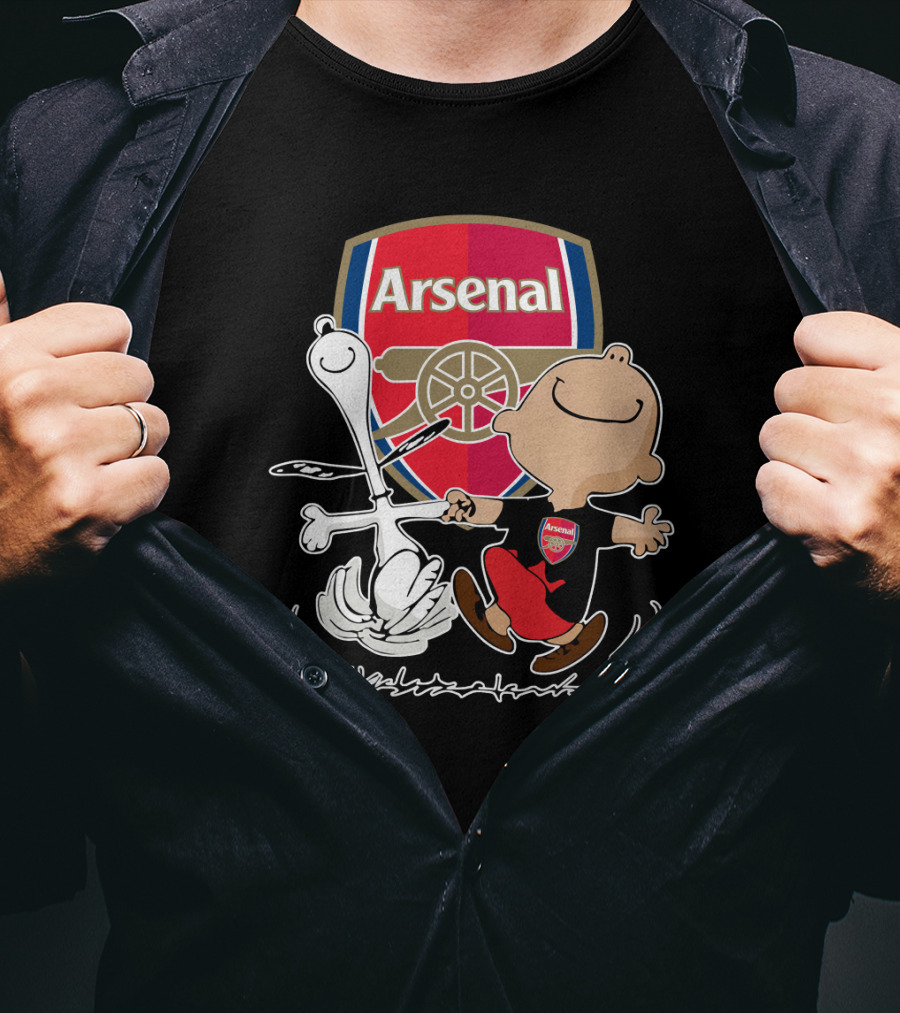 Arsenal Football Club Snoopy Charlie Brown Dancing Badge T-Shirt