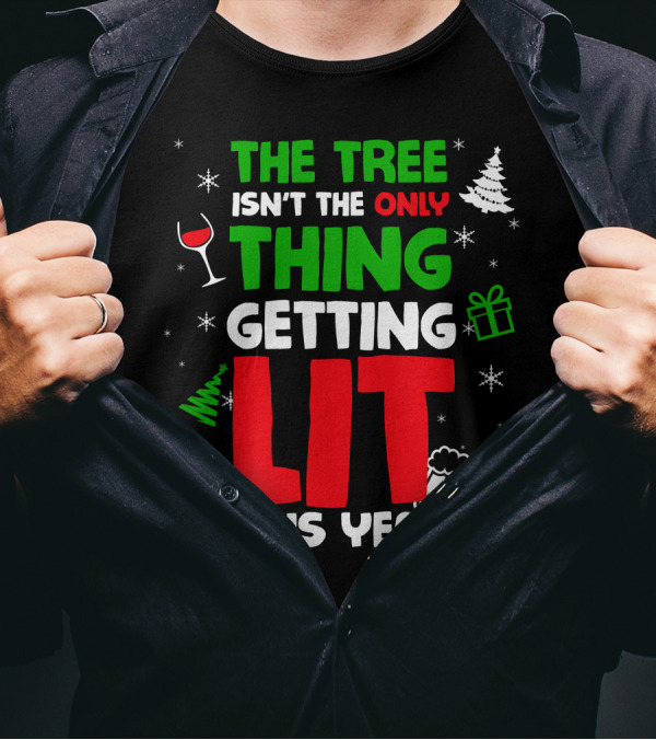THE TREE ISN'T THE ONLY THING GETTING LIT THIS YEAR SNOWFLAKES WINE GIFT BEER T-Shirt